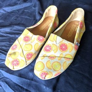 Toms unique citrus print